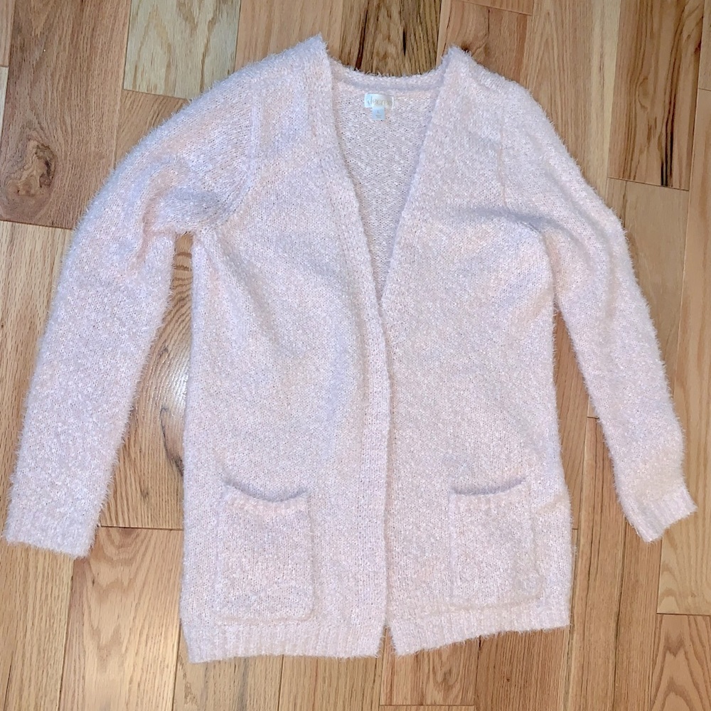 TEXTURED KNIT CARDIGAN. Blush color. Two front pockets